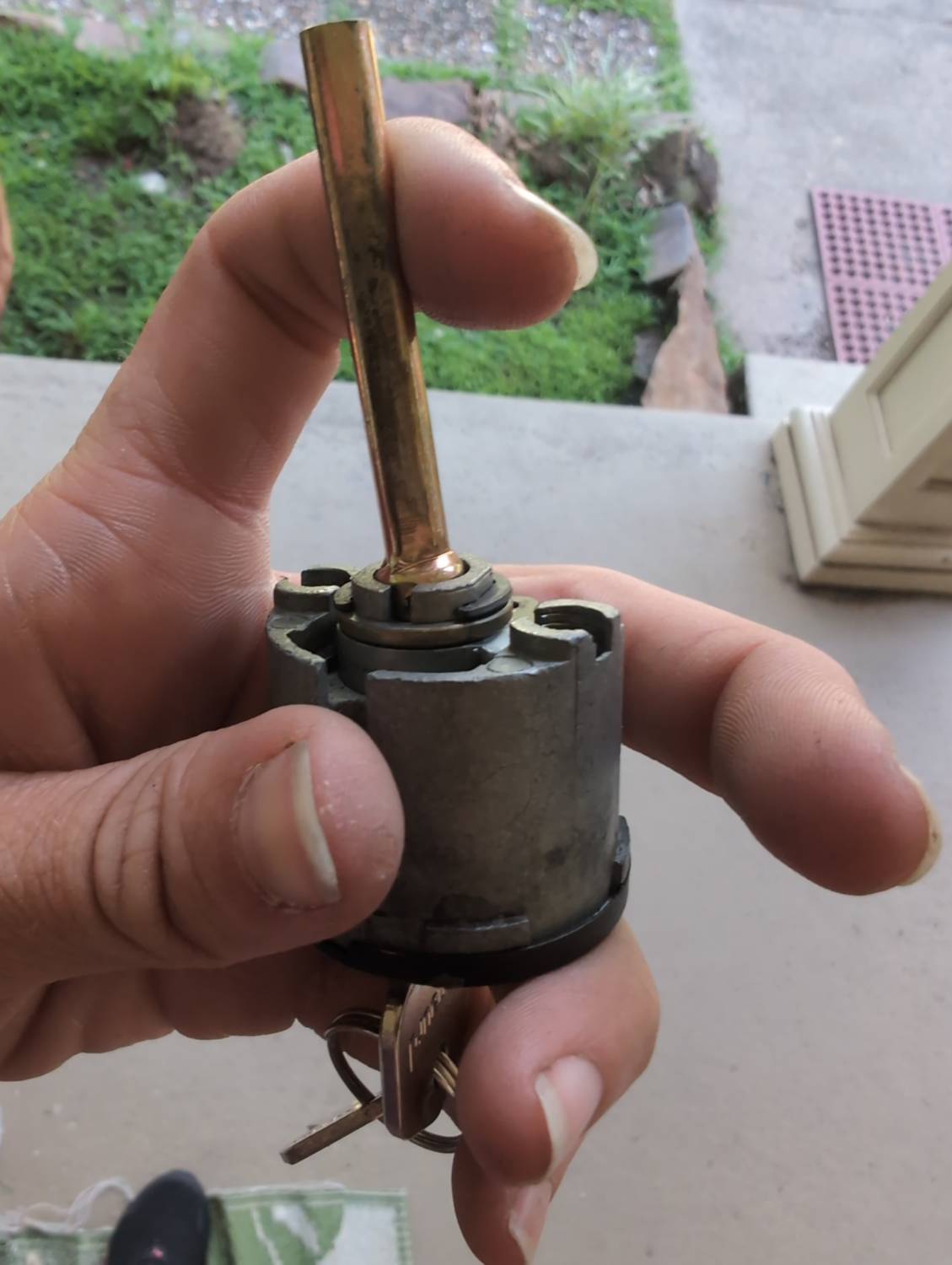 Kwikset SmartKey deadbolt cylinder documented during residential lock service