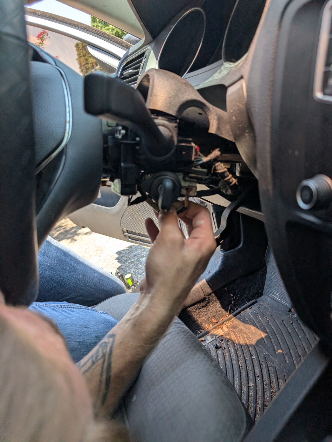 Technician replacing the ignition assembly in a 2017 Volkswagen Jetta